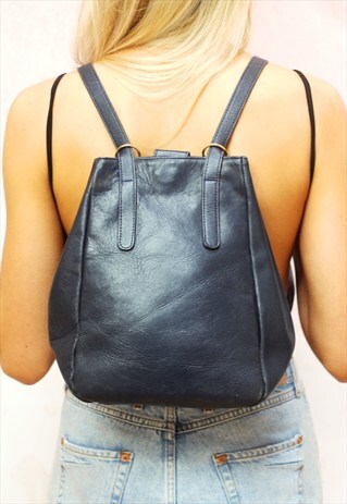 1980S VINTAGE NAVY BLUE REAL LEATHER BACKPACK