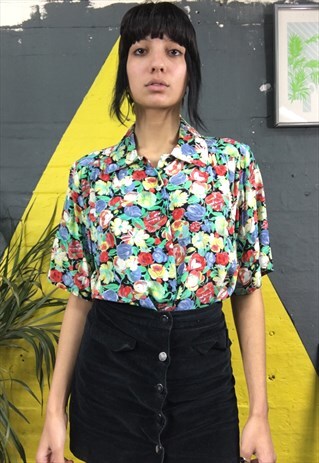 FLORAL SHORTSLEEVE BLOUSE