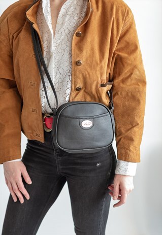 VINTAGE 90S GRUNGE OVAL CROSS BODY BAG