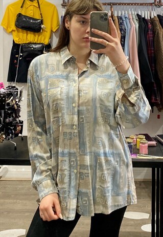 VINTAGE 90S SHIRT BLOUSE IN BEIGE AND BLUE GEOMETRIC PATTERN