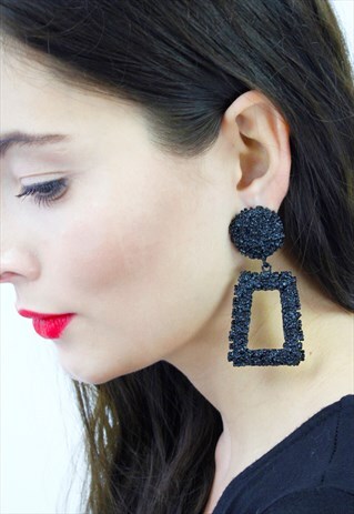 BLACK GEOMETRIC STATEMEMENT EARRINGS