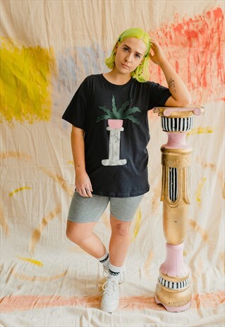 PLANT ON PLINTH APPLIQUE TEE