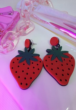 STRAWBERRY ACRYLIC EARRINGS