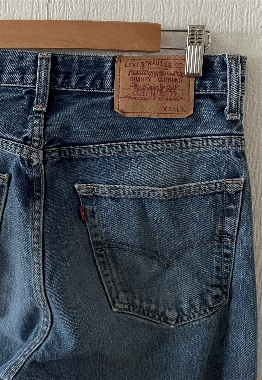 Levis 812 2025