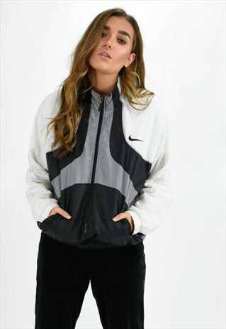 VINTAGE NIKE WINDBREAKER JACKET