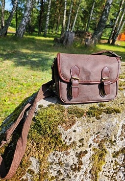 Vintage 90s brown leather small messenger shoulder bag