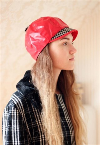 RED SHINY ROUND CAP WITH A PEAK