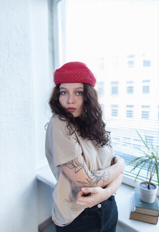 VINTAGE 60'S RED FISHNET DETAIL WOOL HAT