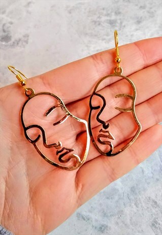 SLIM ABSTRACT FACE EARRINGS GOLD-TONE