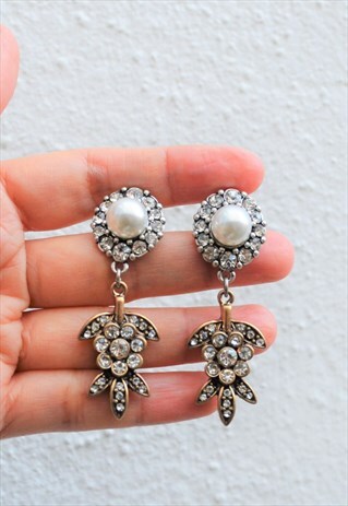 CRYSTAL STUD EARRINGS