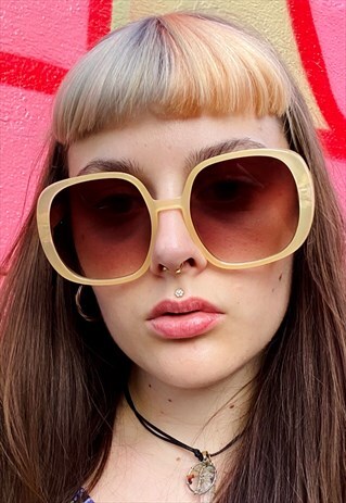 VINTAGE INSPIRED SUNGLASSES BIG SQUARE SHAPE IN CREAM UV400