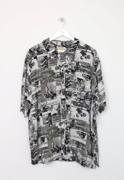 Vintage unbranded Hawaiian shirt in grey. Best fits XXL