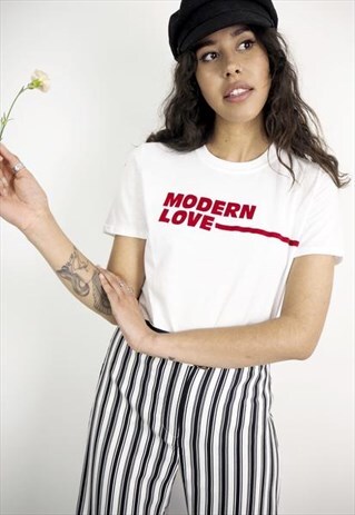 MODERN LOVE SLOGAN TEE