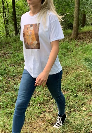THE KISS GUSTAV KLIMT FAMOUS VINTAGE ART T-SHIRT