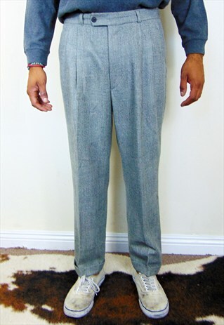 90S ITALIAN MINIMALIST CROPPED PLEATED WOOL TROUSERS 32