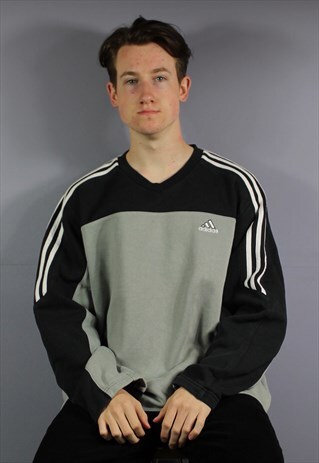 VINTAGE ADIDAS SWEATSHIRT IN GREY WITH EMBROIDERED LOGO. SIZ