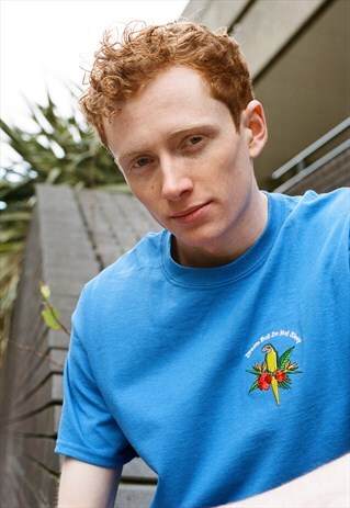 SHORT SLEEVED T-SHIRT IN BLUE WITH PARROT EMBROIDERY