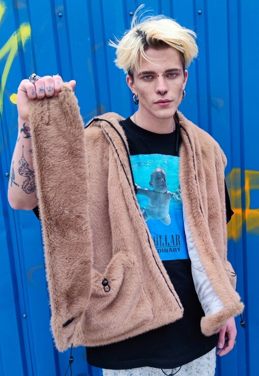 garment image