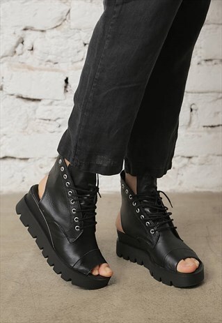 BLACK LEATHER SHOES/GLADIATOR SANDALS
