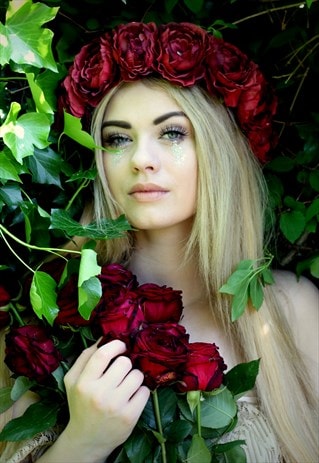 ROUGE PONY - MAROON FLOWER HEADPIECE