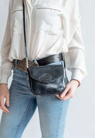 VINTAGE 80S SMALL CROSS OVER BAG FROM LEATHER