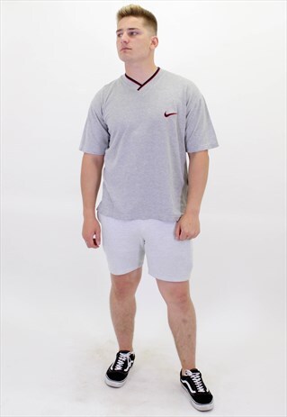 VINTAGE NIKE T-SHIRT