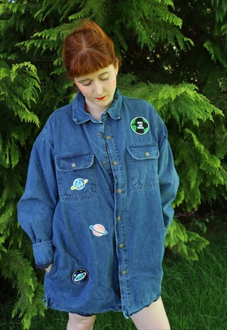 VINTAGE 90S BLUE DENIM COAT WITH PINK SPACE PLANET BADGES