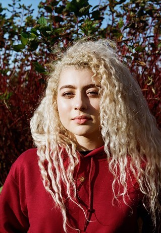 UNISEX HOODIE IN BURGUNDY WITH MINI BEE EMBROIDERY