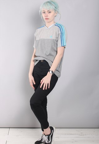 VINTAGE ADIDAS T-SHIRT