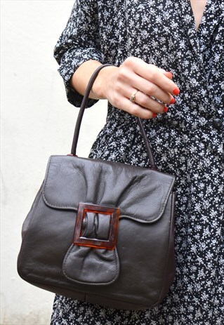 VINTAGE 90S DARK BROWN LEATHER TORTOISE BUCKLE STRAP BAG