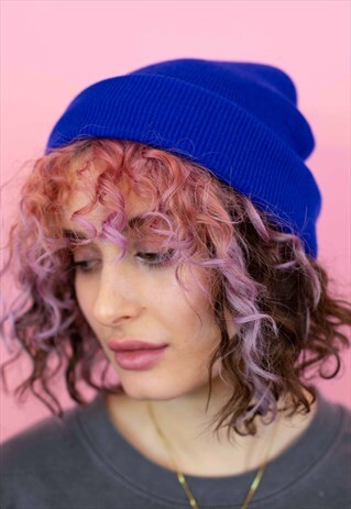 SKATER STYLE BEANIE HAT IN BRIGHT BLUE