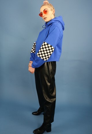 CROPPED HOODIE WITH CHECKERBOARD DETAILING