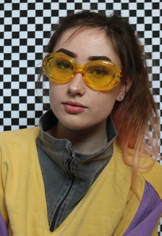DREAMING OVAL SUNGLASSES WITH GLITTER TINTED LENSES IN YELLO