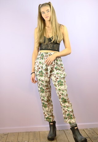GREEN ON CREAM FLOWERS CROP PANTS