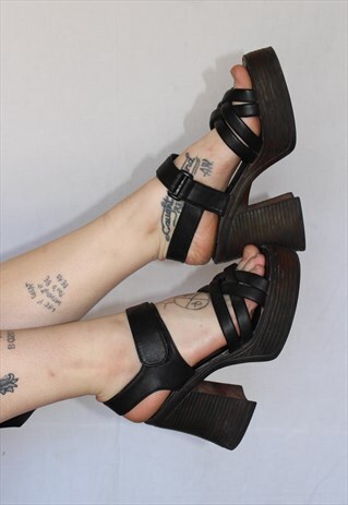 CHUNKY HEELED SANDALS