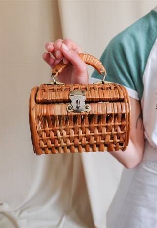 VINTAGE 60S SMALL WICKER BASKET HANDBAG