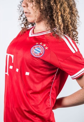 VINTAGE 1990S RED BAYERN MUNCHERN FOOTBALL SHIRT