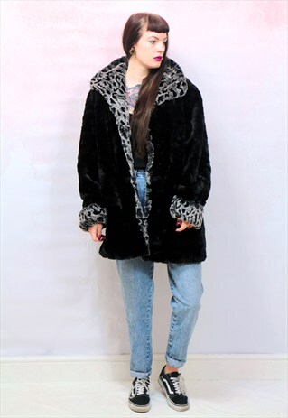 1980S VINTAGE BLACK FAUX FUR COAT WITH GREY LEOPARD PRINT