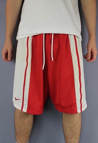 VINTAGE NIKE SHORTS IN RED WITH EMBROIDERED LOGO AND DRAWSTR