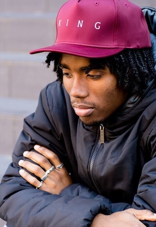 PLAISTOW PINCH PANEL SNAPBACK CAP - RED