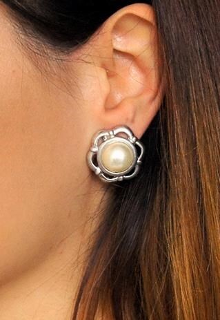 VINTAGE FAUX PEARL CLIP ON EARRINGS