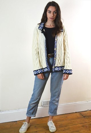 1990S VINTAGE CREAM & BLUE COLLARED KNIT CARDIGAN