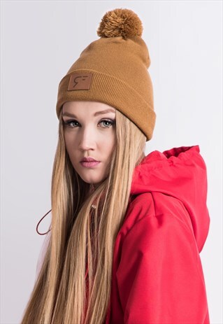 CARAMEL POMP EMBLEM WINTER BEANIE