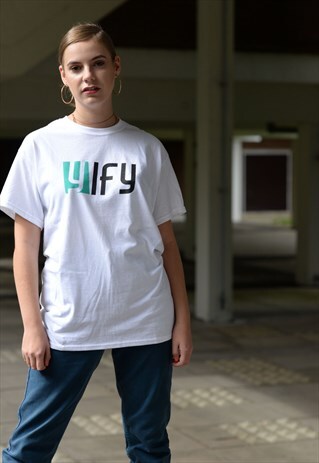 SKATER T-SHIRT IN WHITE WITH LOGO.