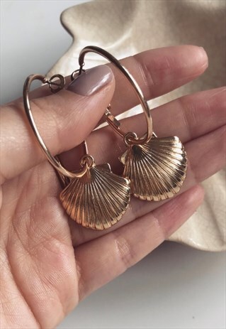 SILKS AND STARS GOLD SHELL HOOP EARRINGS