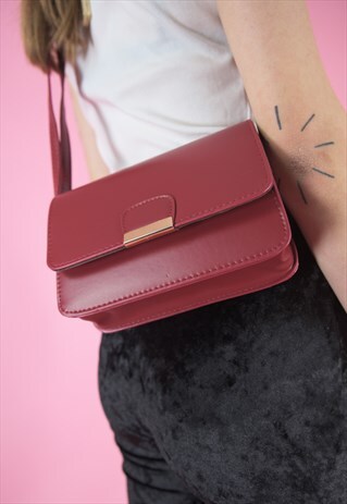 VINTAGE INSPIRED BAG CROSS BODY IN RED WITH GOLDEN BUCKLE