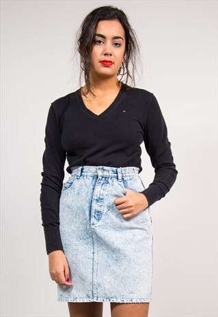 90'S VINTAGE BLACK TOMMY HILFIGER V-NECK KNIT JUMPER