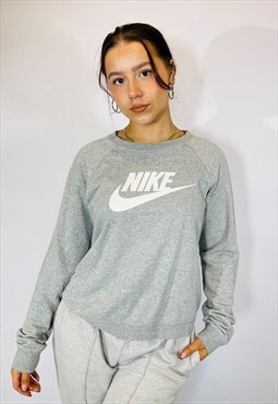 Vintage Size L Nike Sweatshirt in Grey