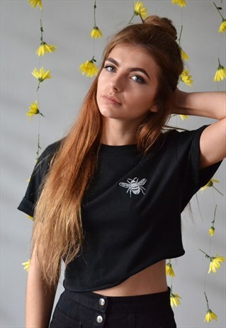 BABY BEE EMBROIDERED BLACK CROPPED T-SHIRT