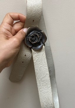 Vintage Leather Belt Y2K White with Flower Buckle 